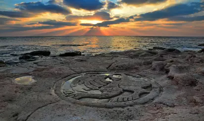 Петроглифы у мыса Херсонес