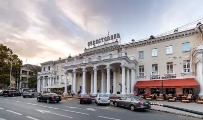 Здание отеля Севастополь