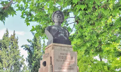 Памятник Матросу Кошке