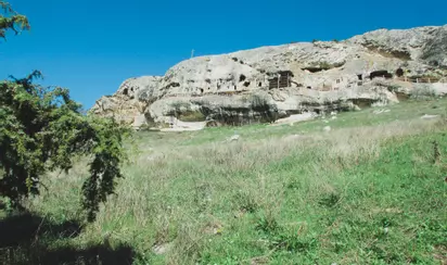 Пещерные монастыри и города Крыма. Христианские традиции средневековья