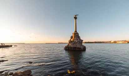 Памятник затопленным кораблям