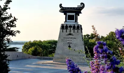 Памятник А.И. Казарскому и экипажу брига «Меркурий»