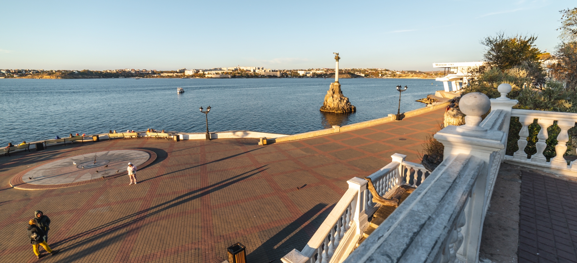 Смотровая площадка на Севастопольскую бухту с батареями