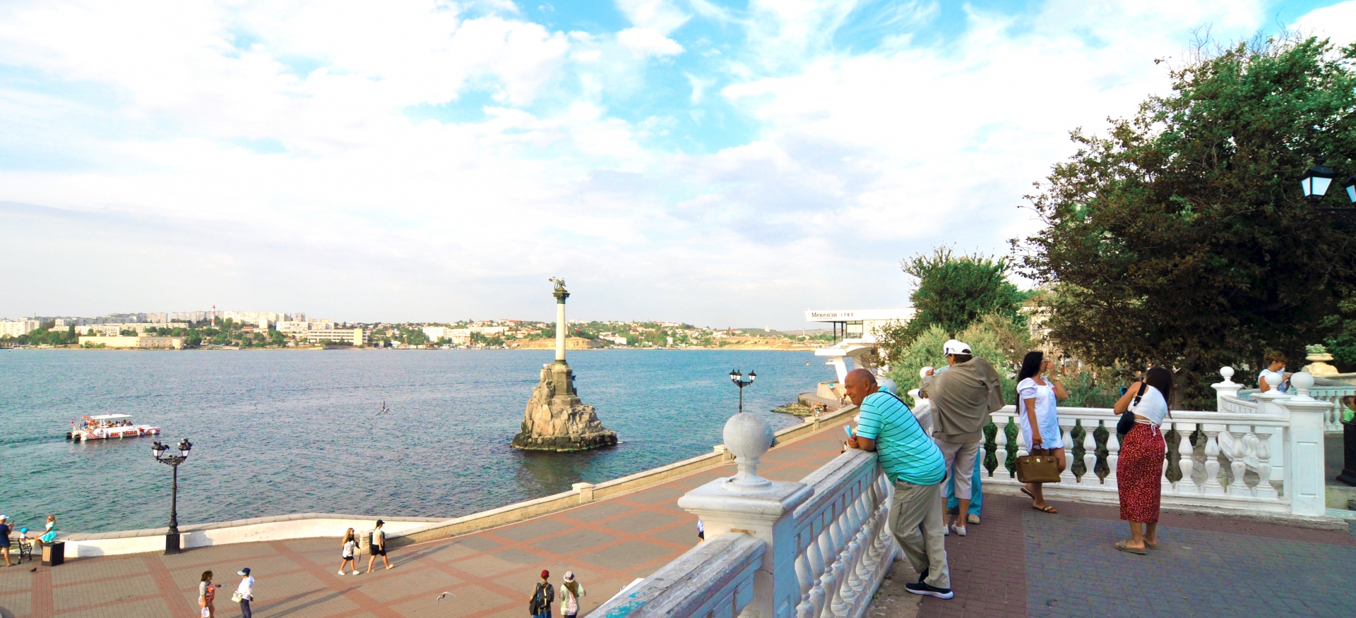 Смотровая площадка на Севастопольскую бухту с батареями